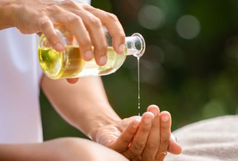 Massage aux huiles aromatiques